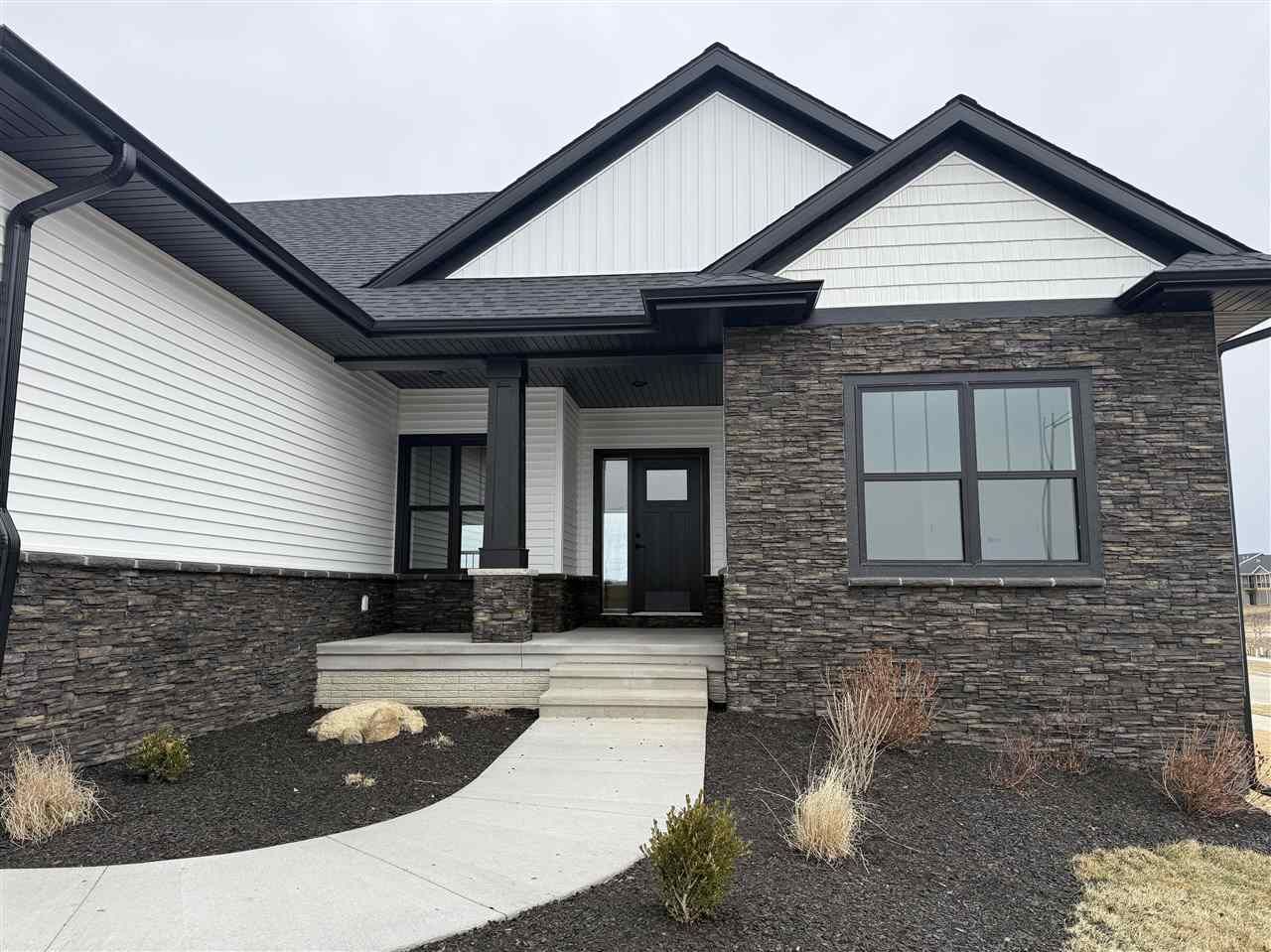 Property Photo:  940 Yorkshire Street  IA 52317 