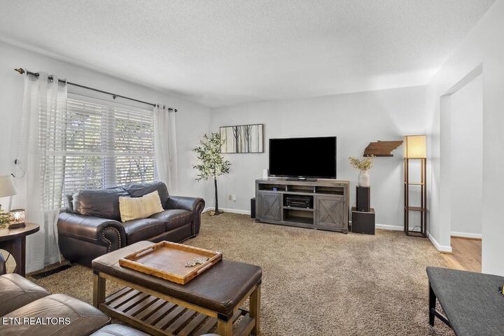 Property Photo: 2001 Grenada Blvd TN 37922