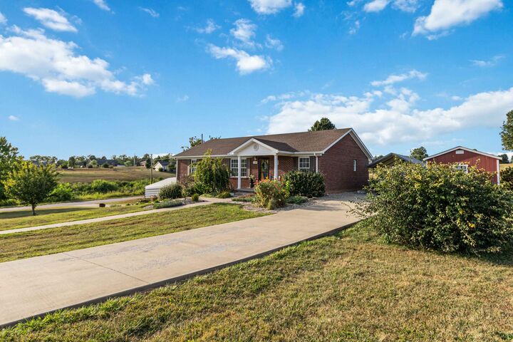 Property Photo: 189 Thoroughbred Way KY 40403