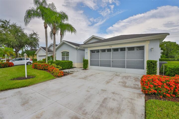 Property Photo: 920 Villeroy Greens Drive FL 33573