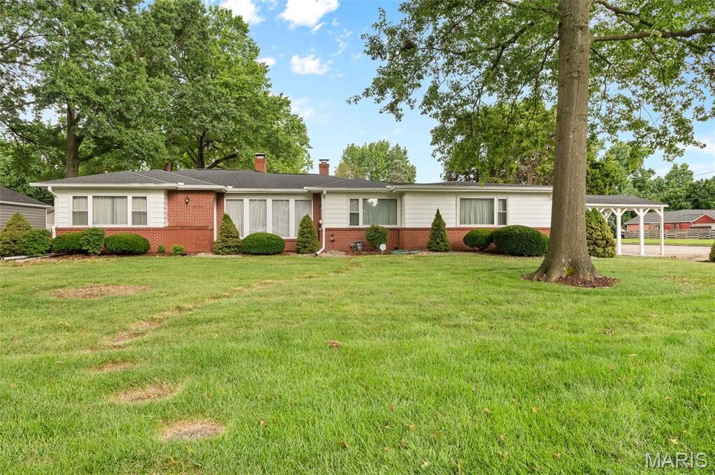 Property Photo:  2100 Cottage Avenue  IL 62040 