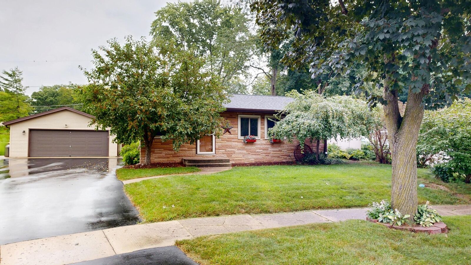 Property Photo:  409 Garland Ct  WI 53188 
