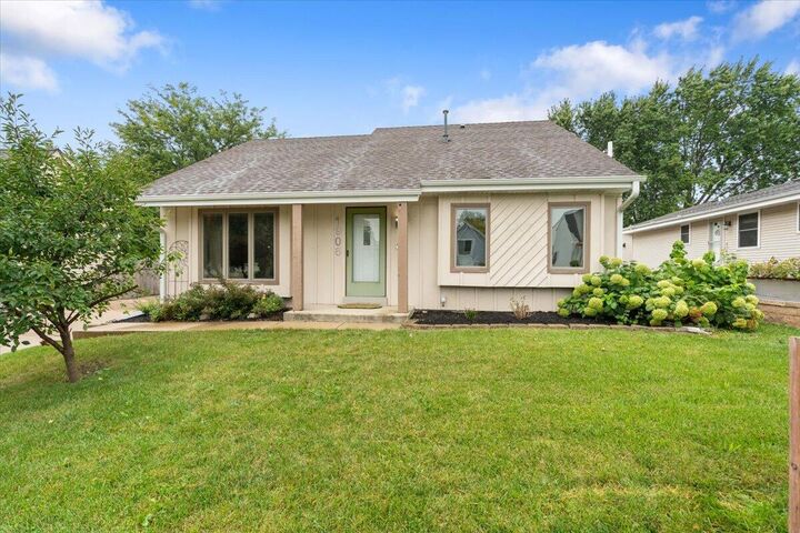 1906 Marliz Dr  Waukesha WI 53189 photo