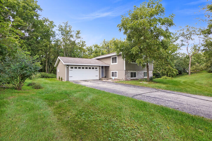 Property Photo:  2966 Deerpath Rd  WI 53147 