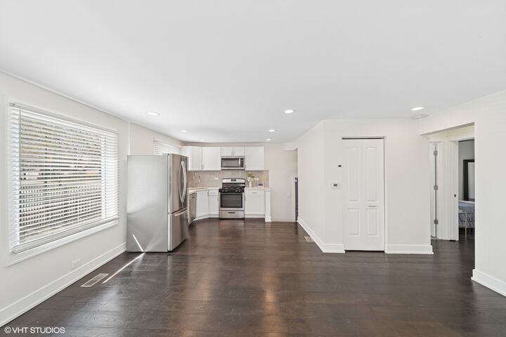 Property Photo: 10005 S Calhoun Avenue IL 60617