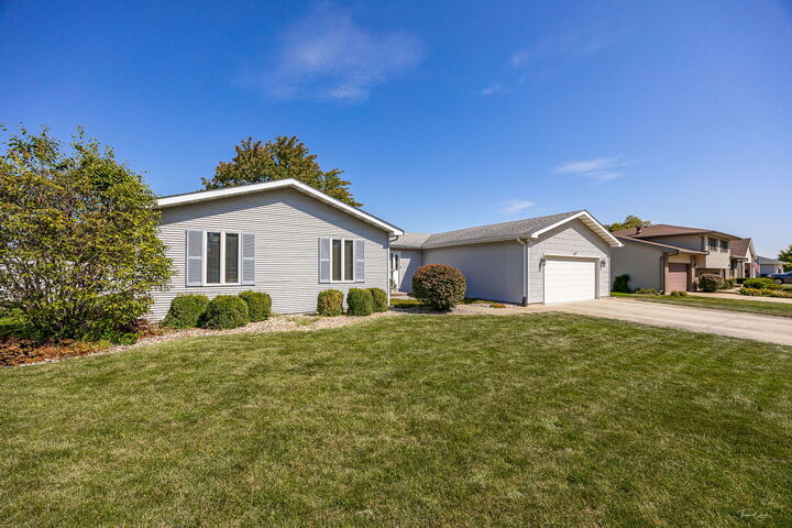Property Photo:  103 E Coady Drive  IL 60447 