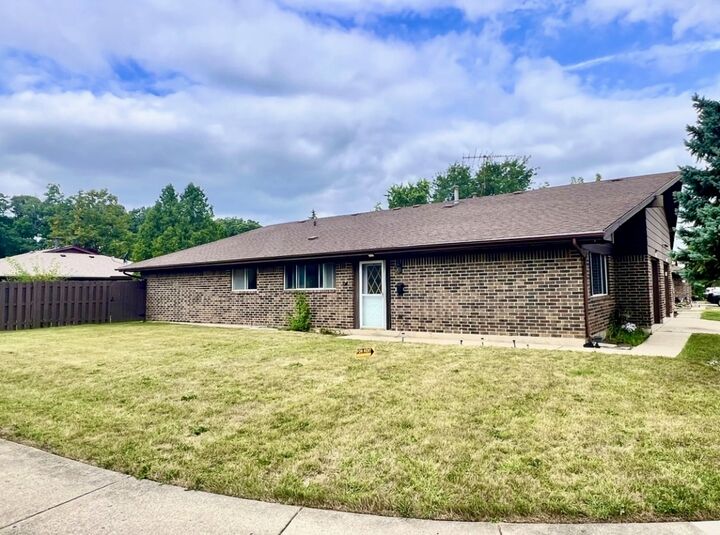 Property Photo: 1215 Fulton Drive IL 60107