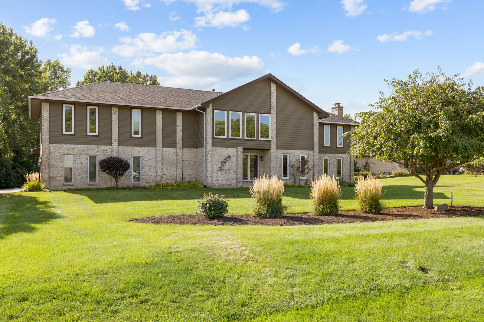 Property Photo: 17N560 Hidden Hills Trail IL 60118