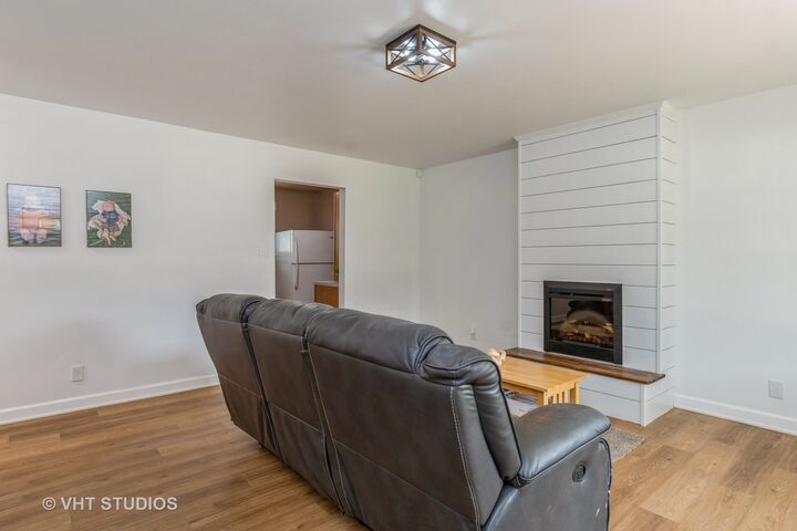 Property Photo:  520 White Oak Road  IL 60440 