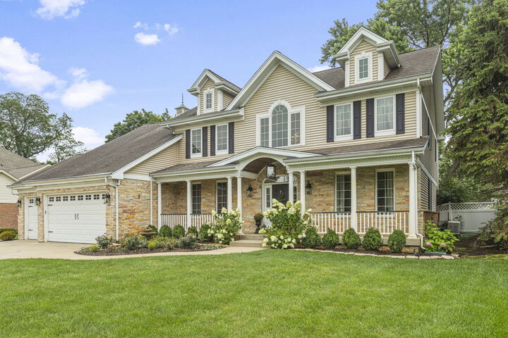 Property Photo: 105 W Ridge Avenue IL 60070