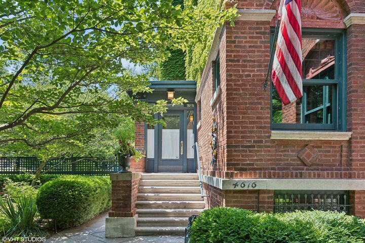 Property Photo:  4616 N Magnolia Avenue 1  IL 60640 