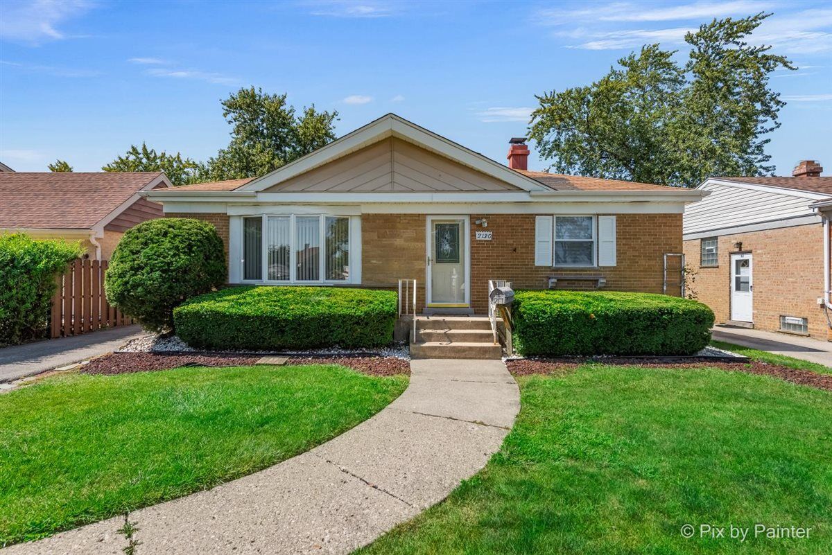 Property Photo: 2130 Mandel Avenue IL 60154