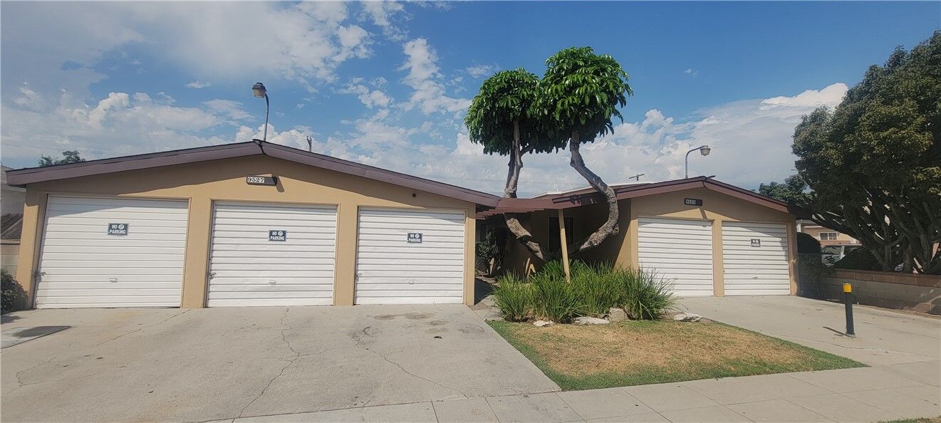 Property Photo:  9525 Bowman Avenue  CA 90280 
