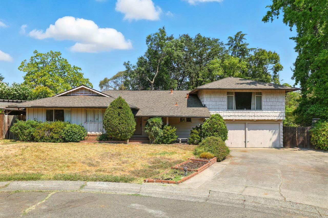 Property Photo: 7431 Heidi Court CA 95628