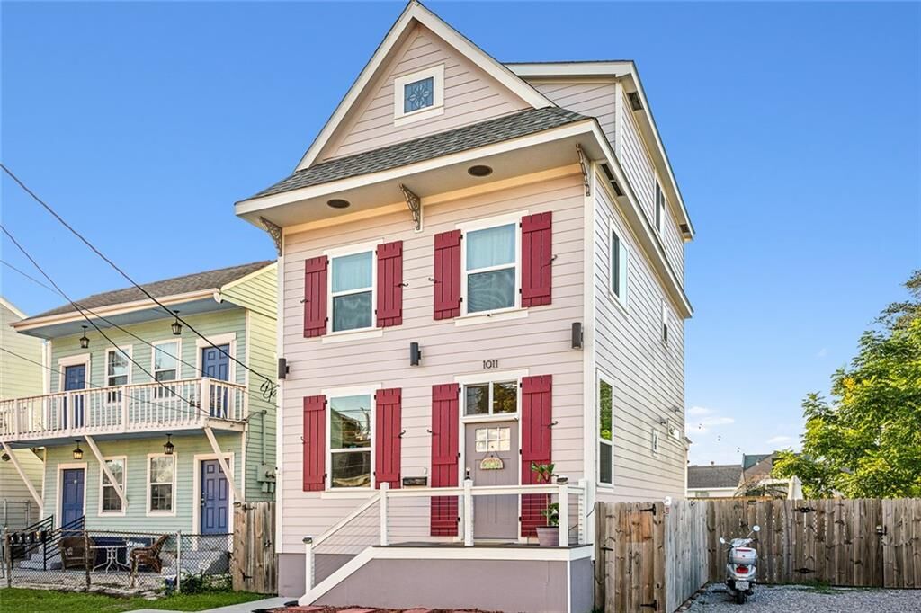 Property Photo:  1011 N Derbigny Street  LA 70116 