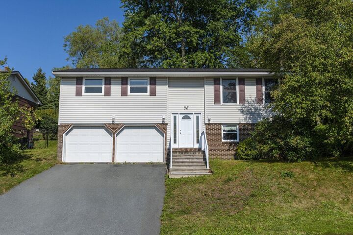 98 Collins Grove  Dartmouth NS B2W 4E6 photo