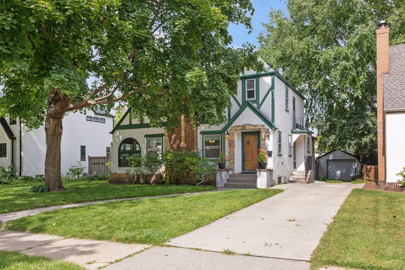 Property Photo: 1655 Eleanor Avenue MN 55116