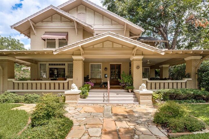 Property Photo:  1351 Mistletoe Drive  TX 76110 