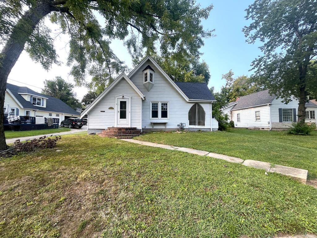 Property Photo: 1307 Jackson Street MO 64601