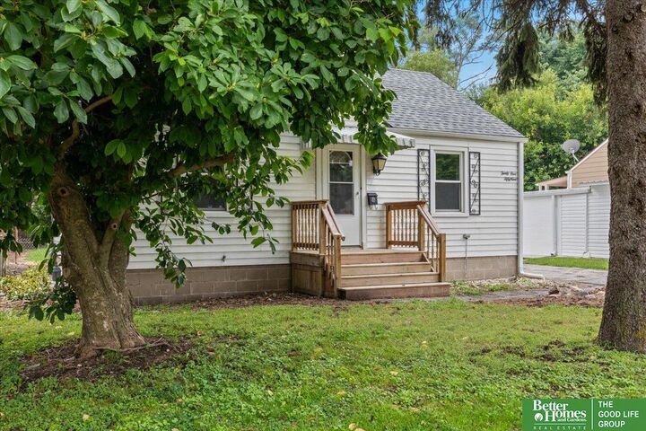 Property Photo: 3159 Paxton Boulevard NE 68111