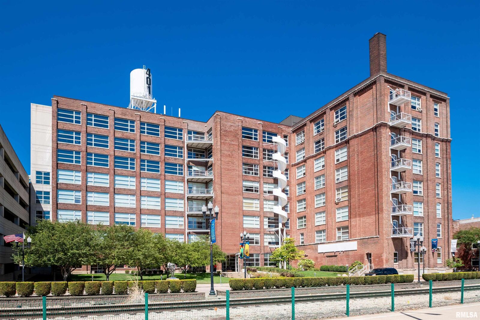 Property Photo: 401 SW Water Street 206 IL 61602