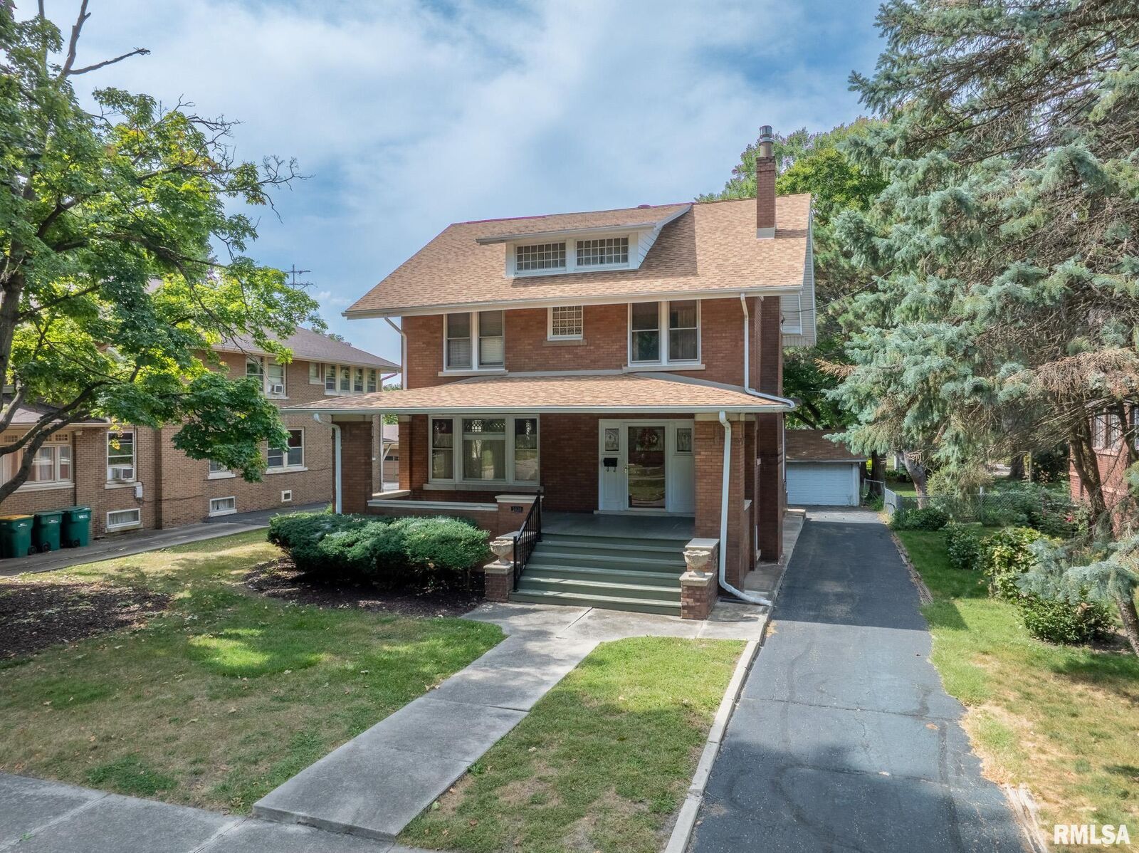 Property Photo:  1030 N Cedar Street  IL 61401 