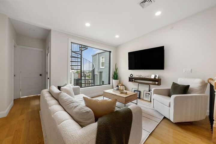 Property Photo:  391 Bunker Hill St Ph  MA 02129 