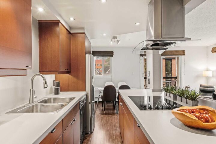 Property Photo: 927 19 Avenue SW 3 AB T2T 0H8