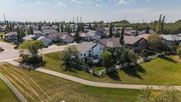 Property Photo:  300 Lampard Crescent  AB T4R 2W8 