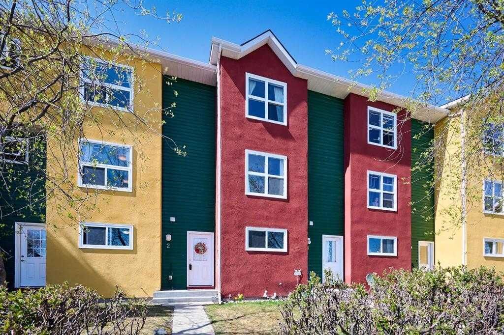 Property Photo:  7 Westland Road 2  AB T1S 1Z1 