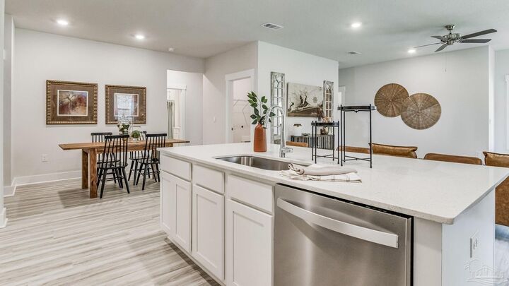 Property Photo: 8036 Fir Tree Dr FL 32583