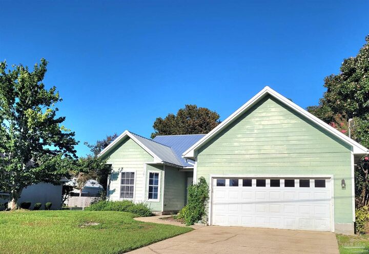 Property Photo: 2253 Fulva Dr FL 32566