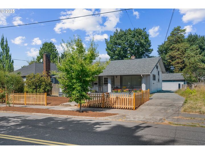Property Photo: 3415 NE Killingsworth St OR 97211