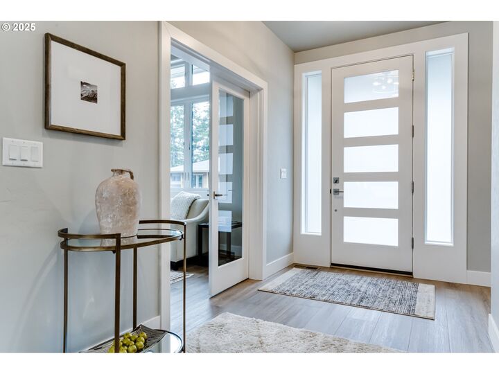 Property Photo:  2082 Golfview Ct  OR 97403 