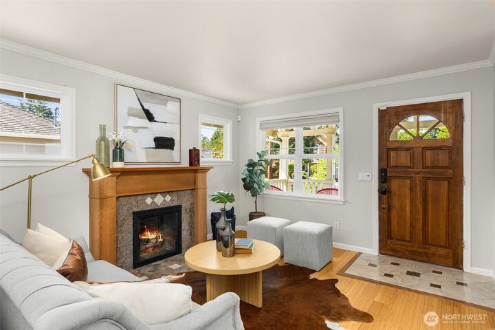 Property Photo: 3222 39th Avenue SW WA 98116