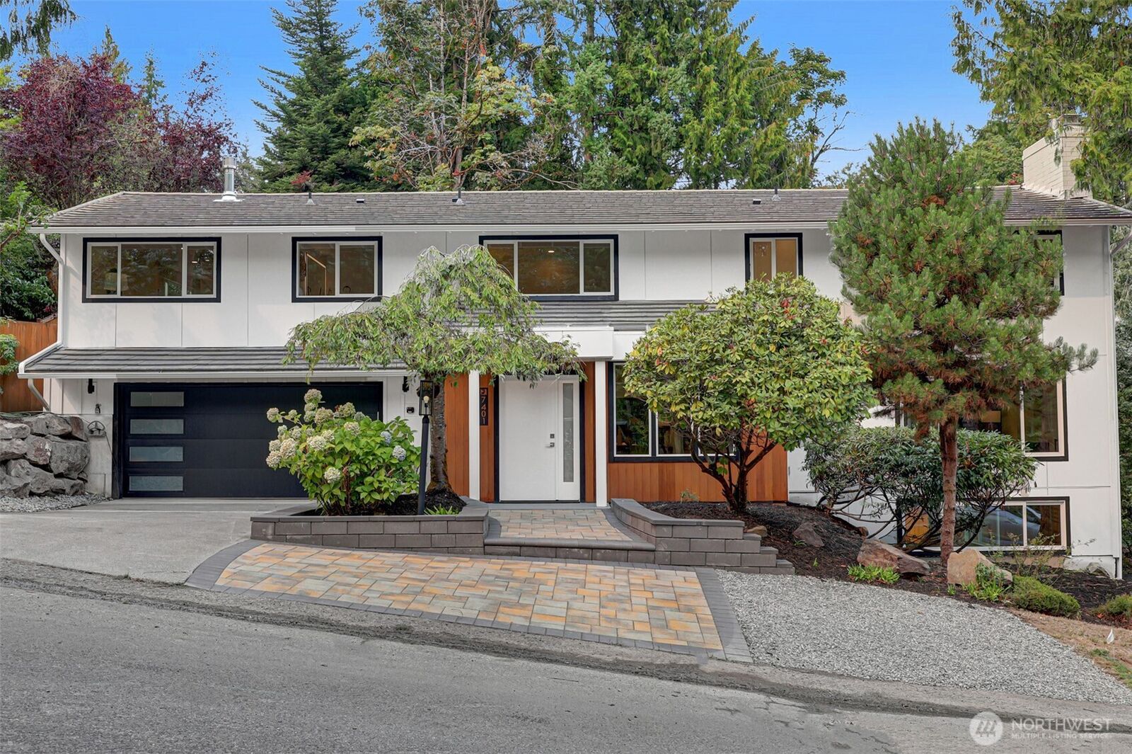 Property Photo:  7401  92nd Place SE  WA 98040 