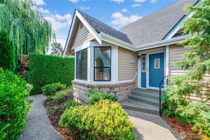 Property Photo: 10057 Wallingford Avenue N 12 WA 98133