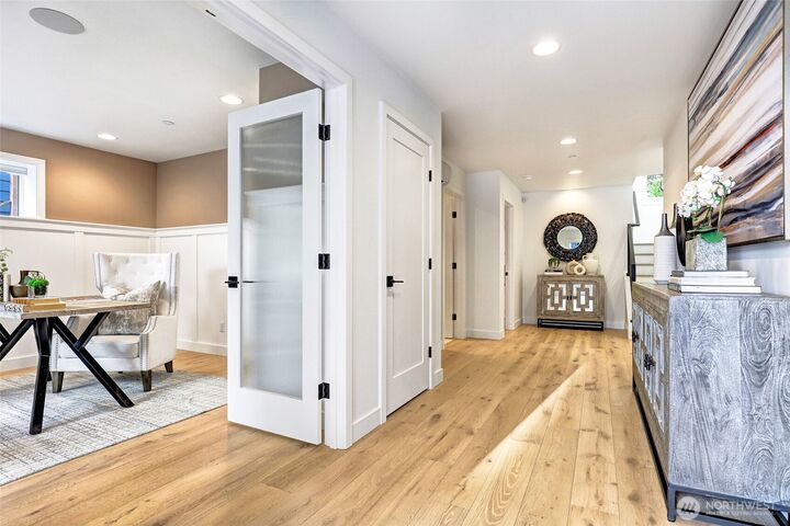 Property Photo:  11216 NE 67th Street 4  WA 98033 