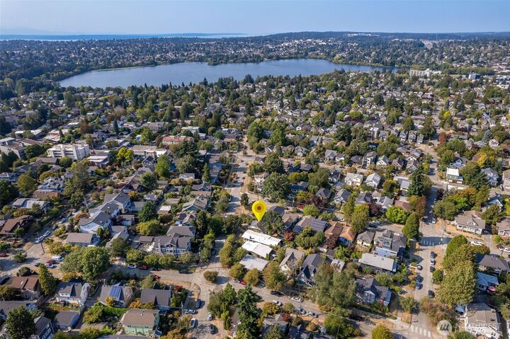 Property Photo: 5412 Kensington Place N WA 98103