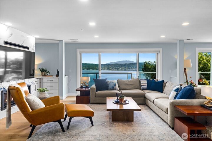 Property Photo:  670 W Lake Sammamish Parkway NE  WA 98008 