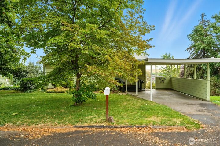 Property Photo:  1009  College Street  OR 97863 