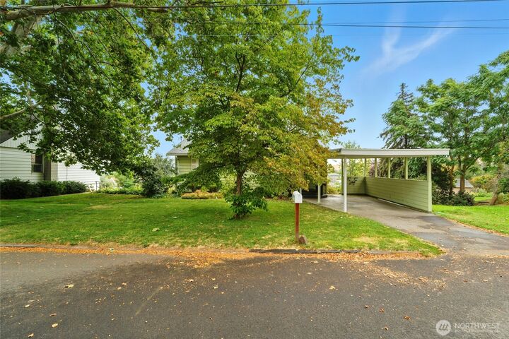 Property Photo:  1009  College Street  OR 97863 