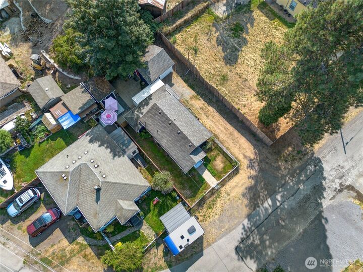 Property Photo: 911 Hunt Avenue S WA 98390