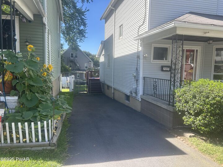 Property Photo:  2227 Capouse Avenue  PA 18509 
