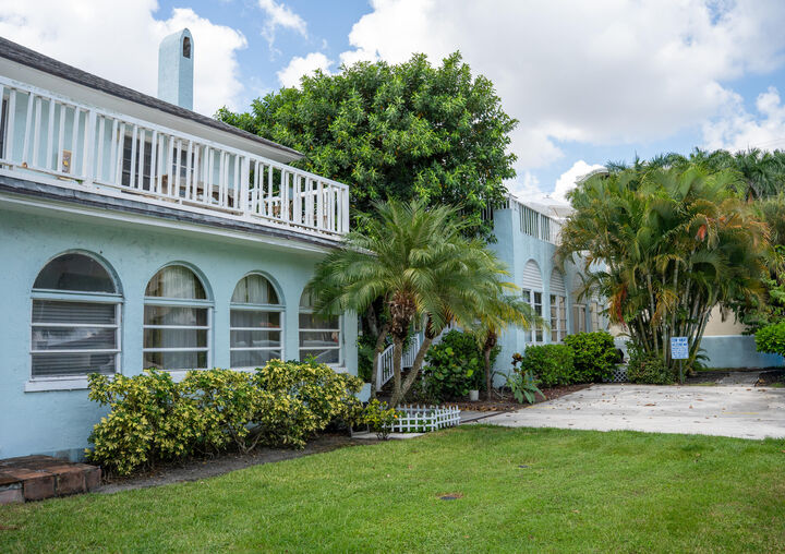 Property Photo: 264 Seminole Avenue FL 33480