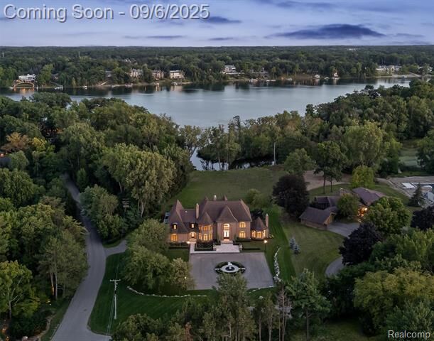 5305 Elmgate Bay Drive  Orchard Lake Village MI 48324 photo