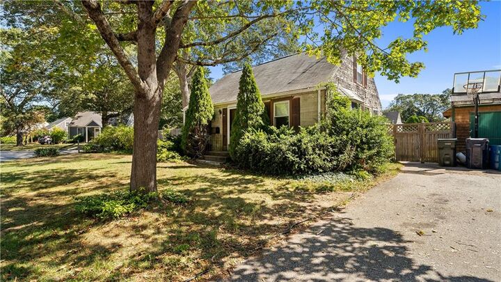 Property Photo:  40 Pilgrim Drive  RI 02852 