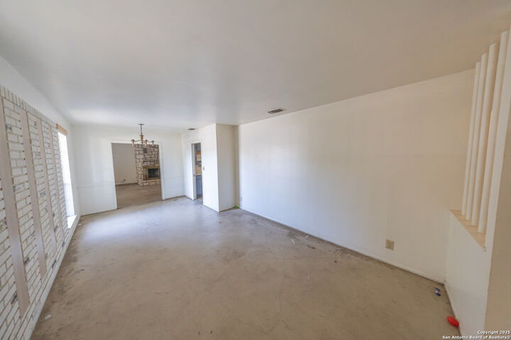 Property Photo: 5007 Round Table TX 78218