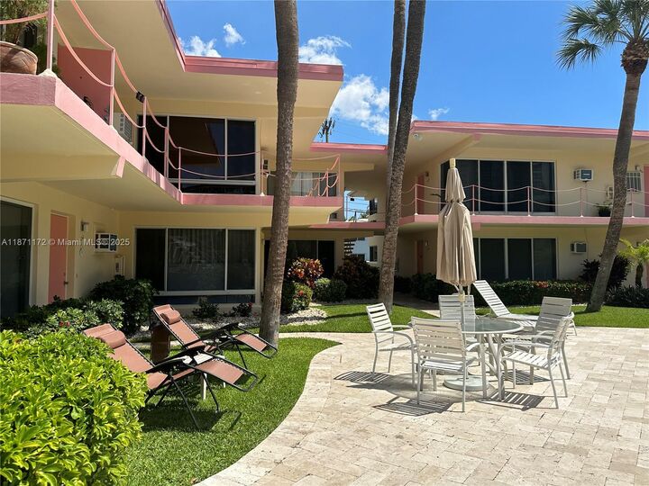 Property Photo: 2825 NE 33rd Ave 204 FL 33308
