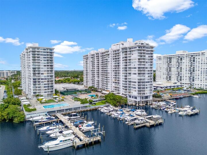 18071 Biscayne Blvd 1104  Aventura FL 33160 photo